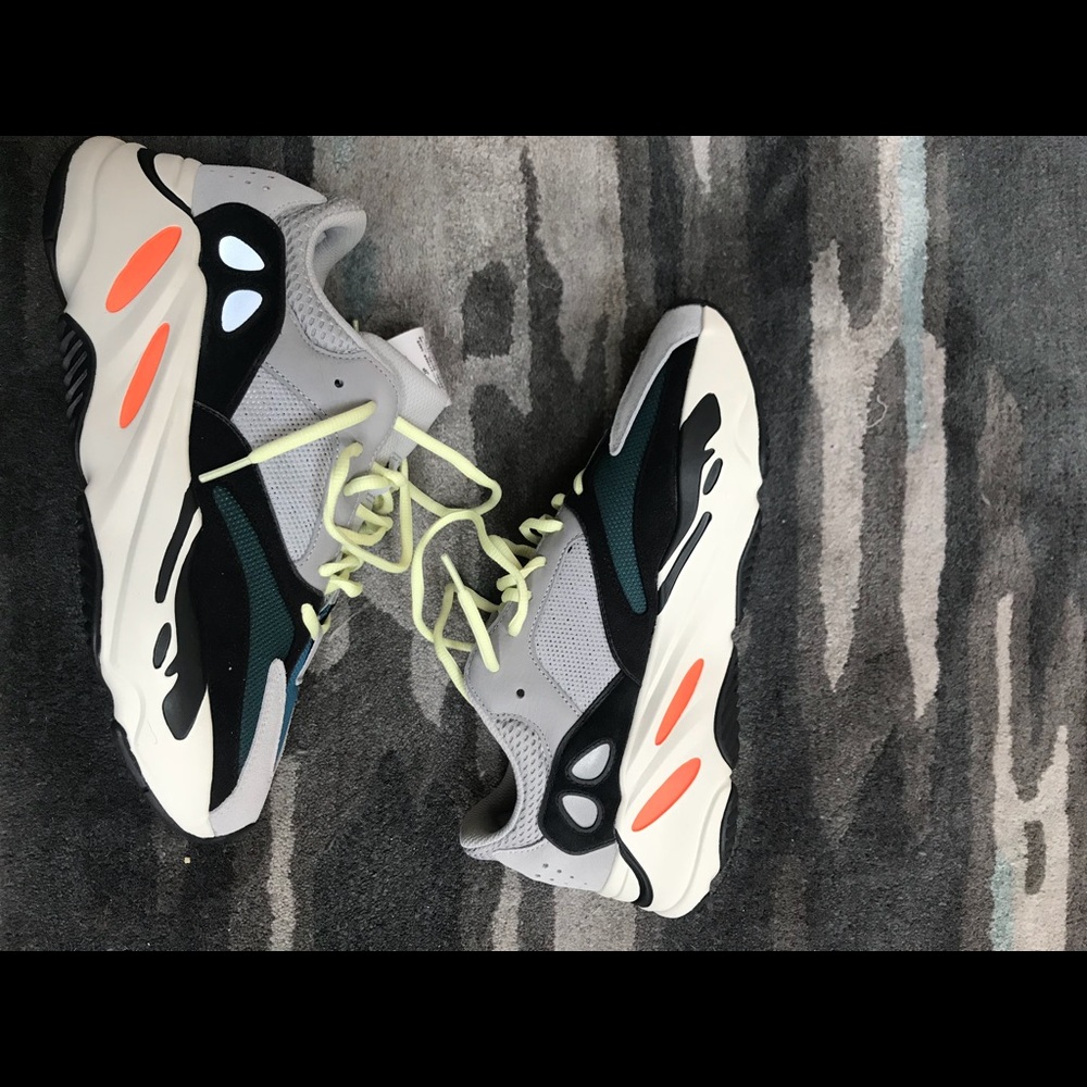 Yeezy waverunner 700